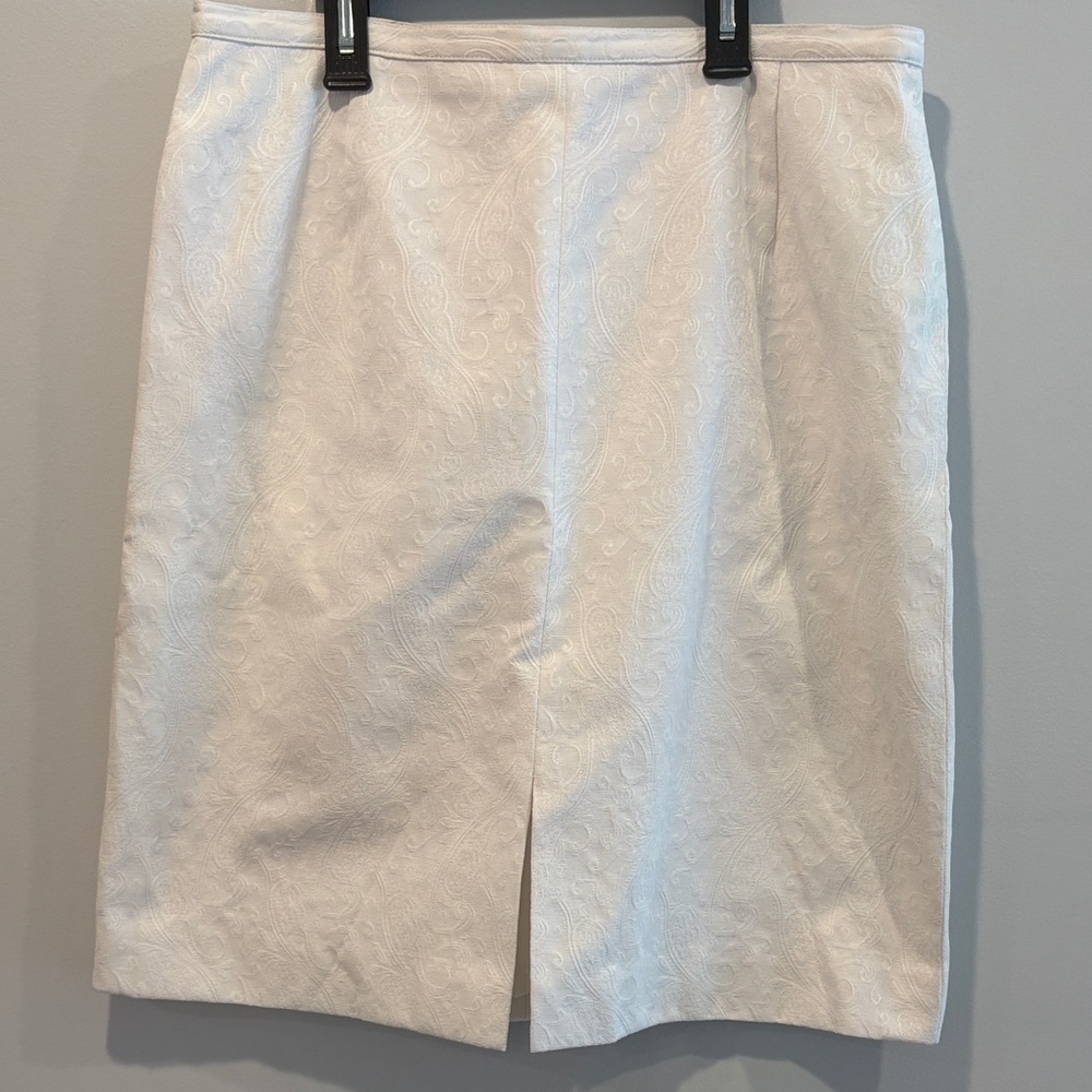 Harold's Elegant White Pencil Skirt